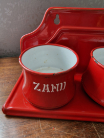 Rood emaille zand zeep soda