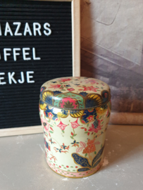 Oud gebloemd coop blik nr1