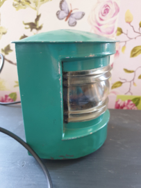 Oude stoere groene scheepslamp