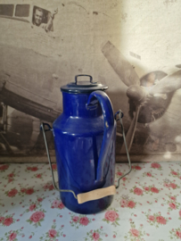 Donkerblauw emaille melkbus melkkan
