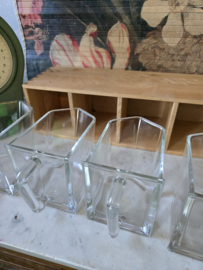 Glazen grutterskast kruidenkast