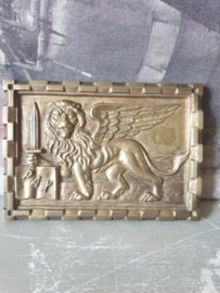 Bronzen plaat gevleugelde leeuw