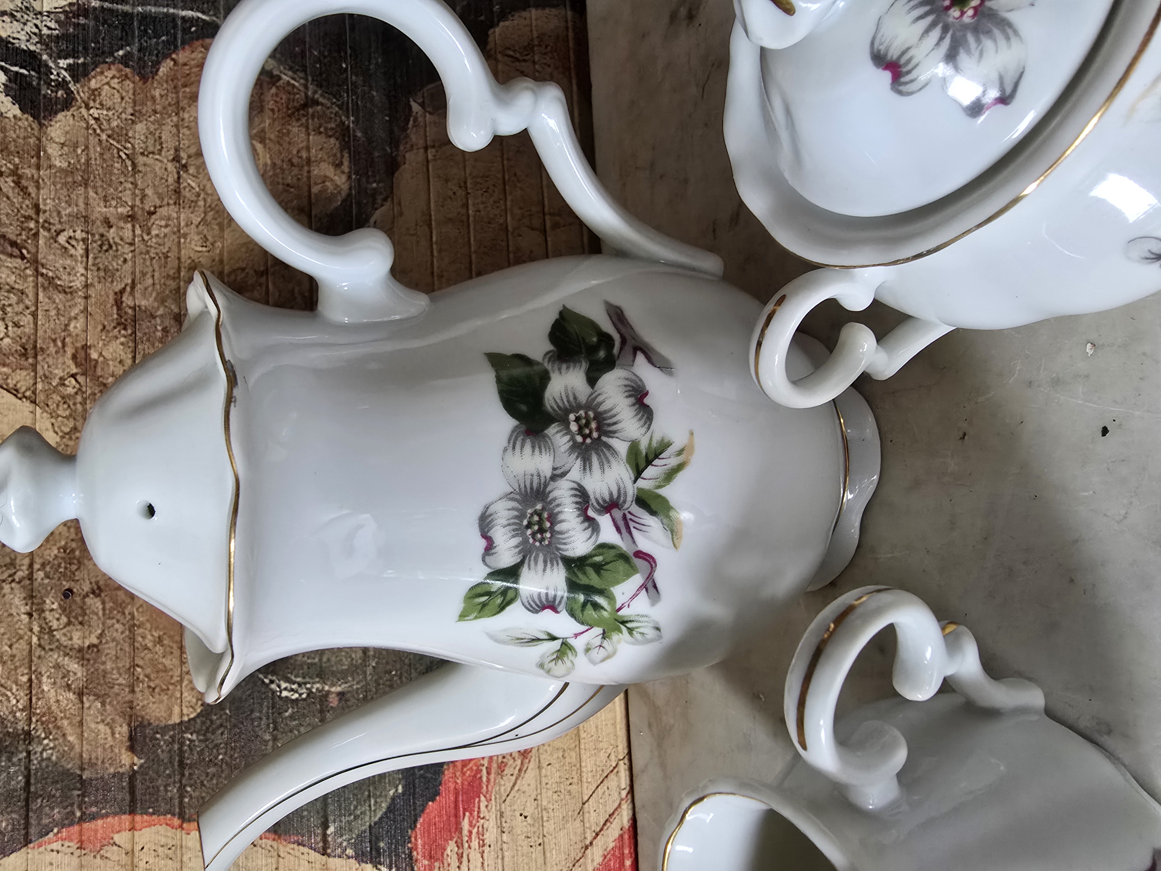 Theepot met roomstel cherry