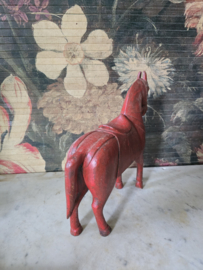 Oud rood houten paard