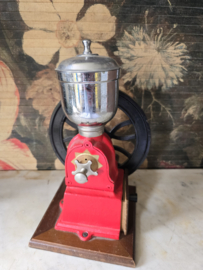 Rood gietijzeren koffiemolen