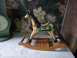 Oud houten hobbelpaard