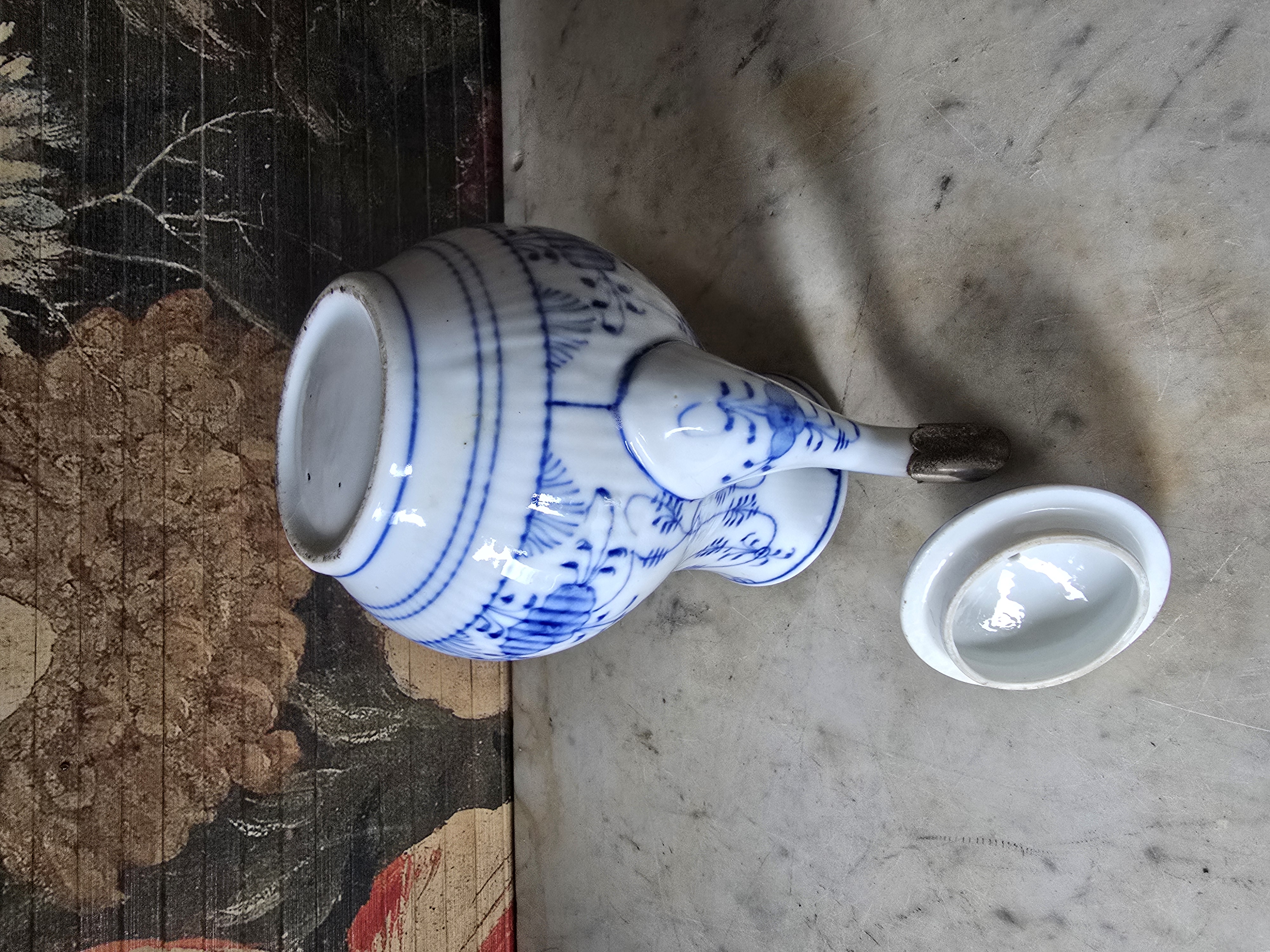 Antiek porseleinen koffiepot