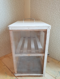 Oud wit houten vliegenkastje kaaskastje nr2