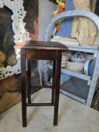 Oud houten plantentafeltje