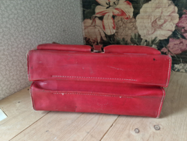 Oude rood leren schooltas