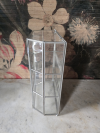 Oud glazen pronkkastje vitrinekastje