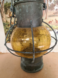 Antiek messing scheepslamp geel glas