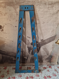 Oud blauw dekselrek