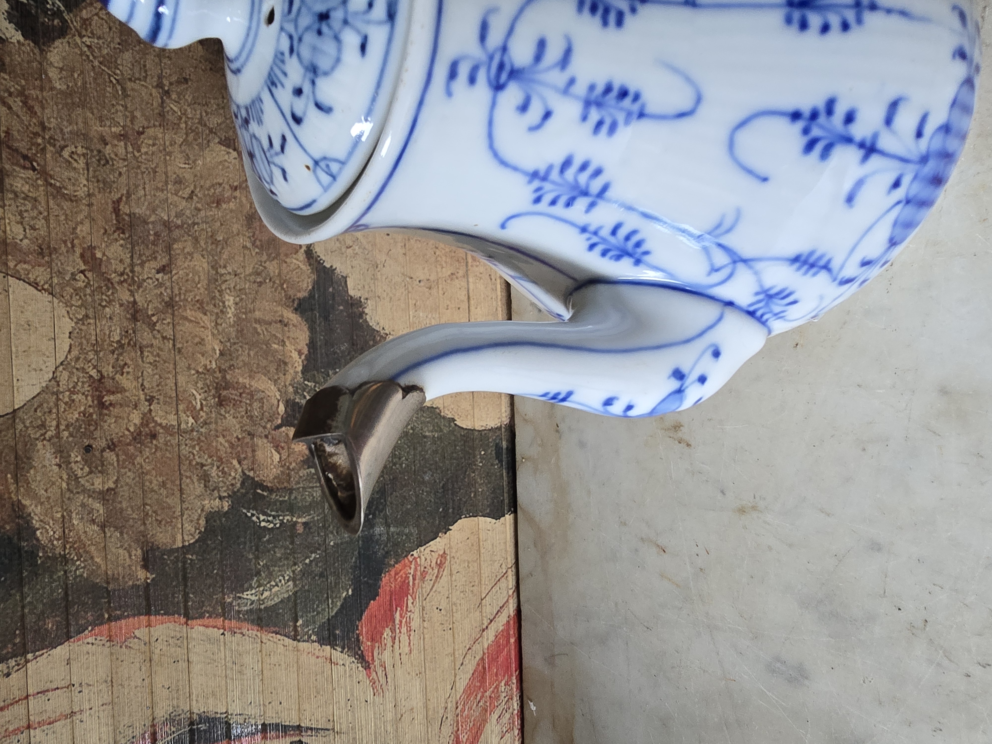 Antiek porseleinen koffiepot