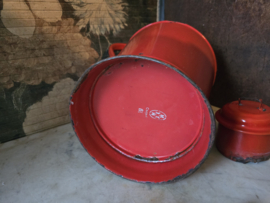 Rood emaille waterkan