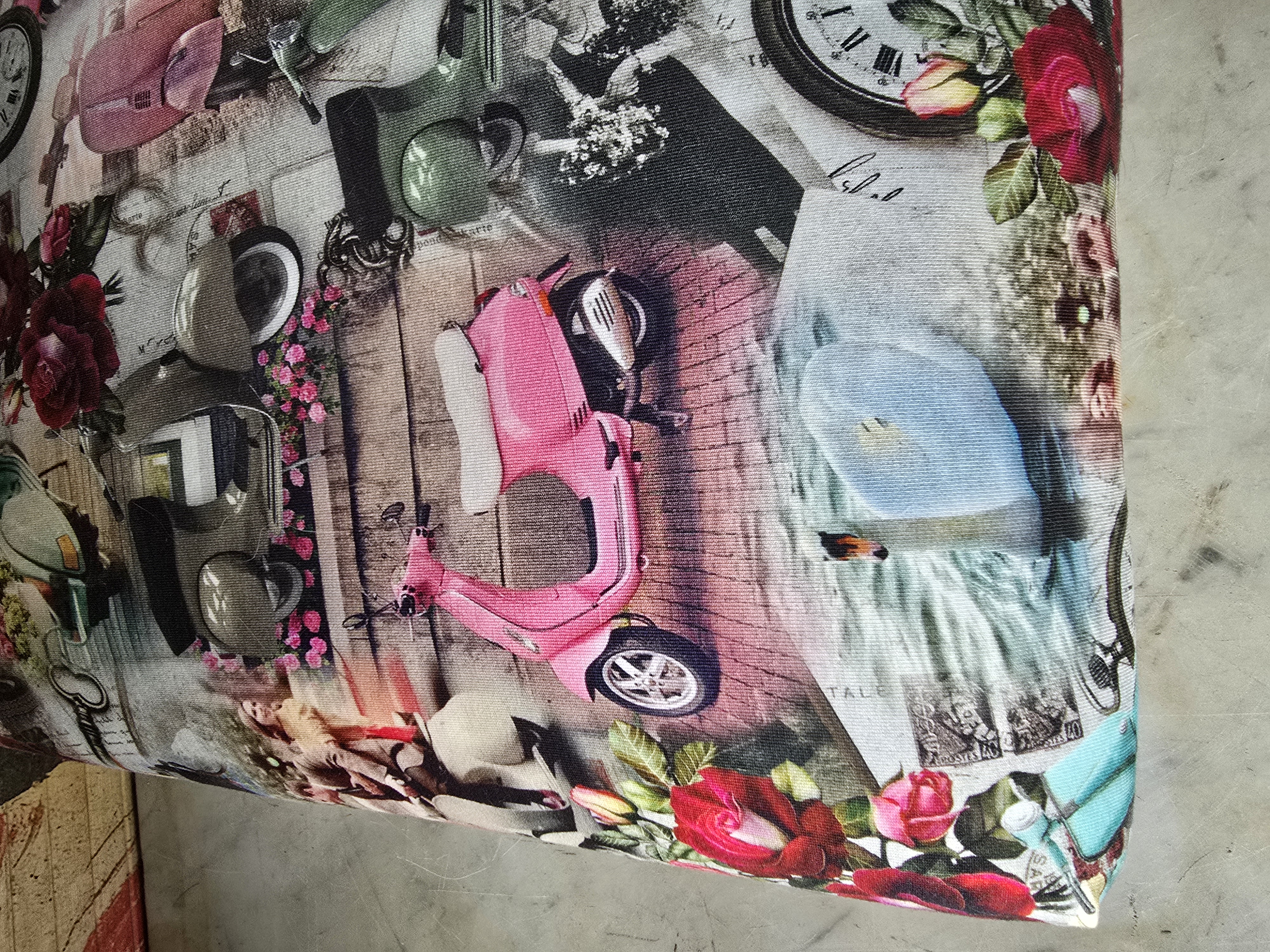 Brocante voetenbankje bolpootjes