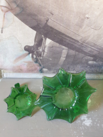Groen glazen vaasjes