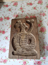Oude houten koekplank draak