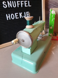 Mintgroen casige kindernaaimachine