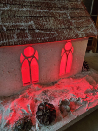 Oud handgemaakt kerkje kerst