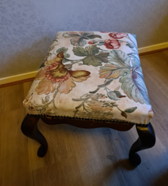 Oud voetenbankje footstool bloemen