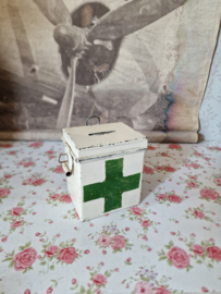 Oud blikken collecte busje groene kruis nr2