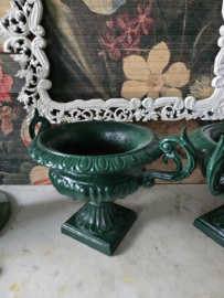 Antiek groen gietijzeren tuinvaas oorvaas
