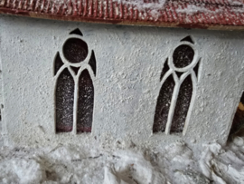 Oud handgemaakt kerkje kerst