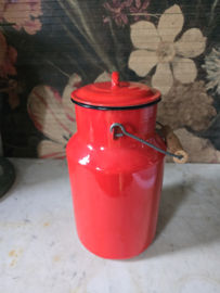 Rood emaille melkbus