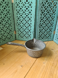 Grijs gewolkte emaille steelpan