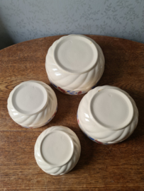 Oude set nestschalen