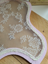 Brocante zachtroze raamhor bloemetjes