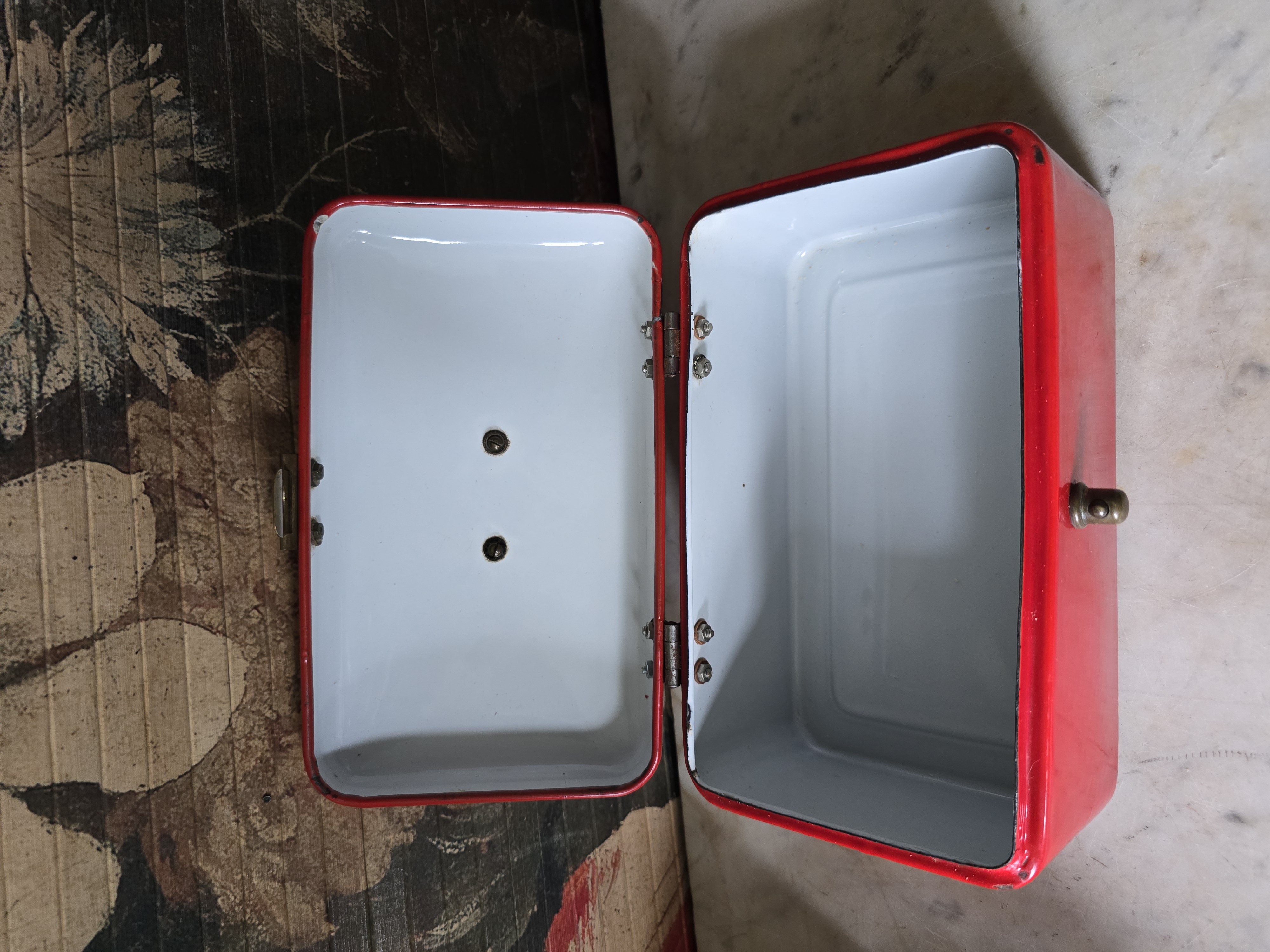 Rood emaille beschuit trommeltje 