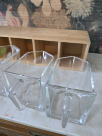 Glazen grutterskast kruidenkast