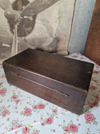 Oude houten kist naaigaren