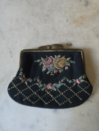 Antiek petit point beursje nr1