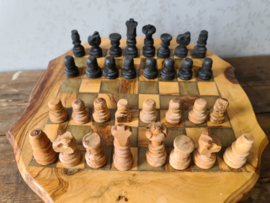 Oud houten schaaktafeltje schaakspel