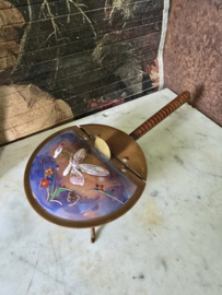 Antiek geëmailleerde koperen tafel kruimelvanger vlinder