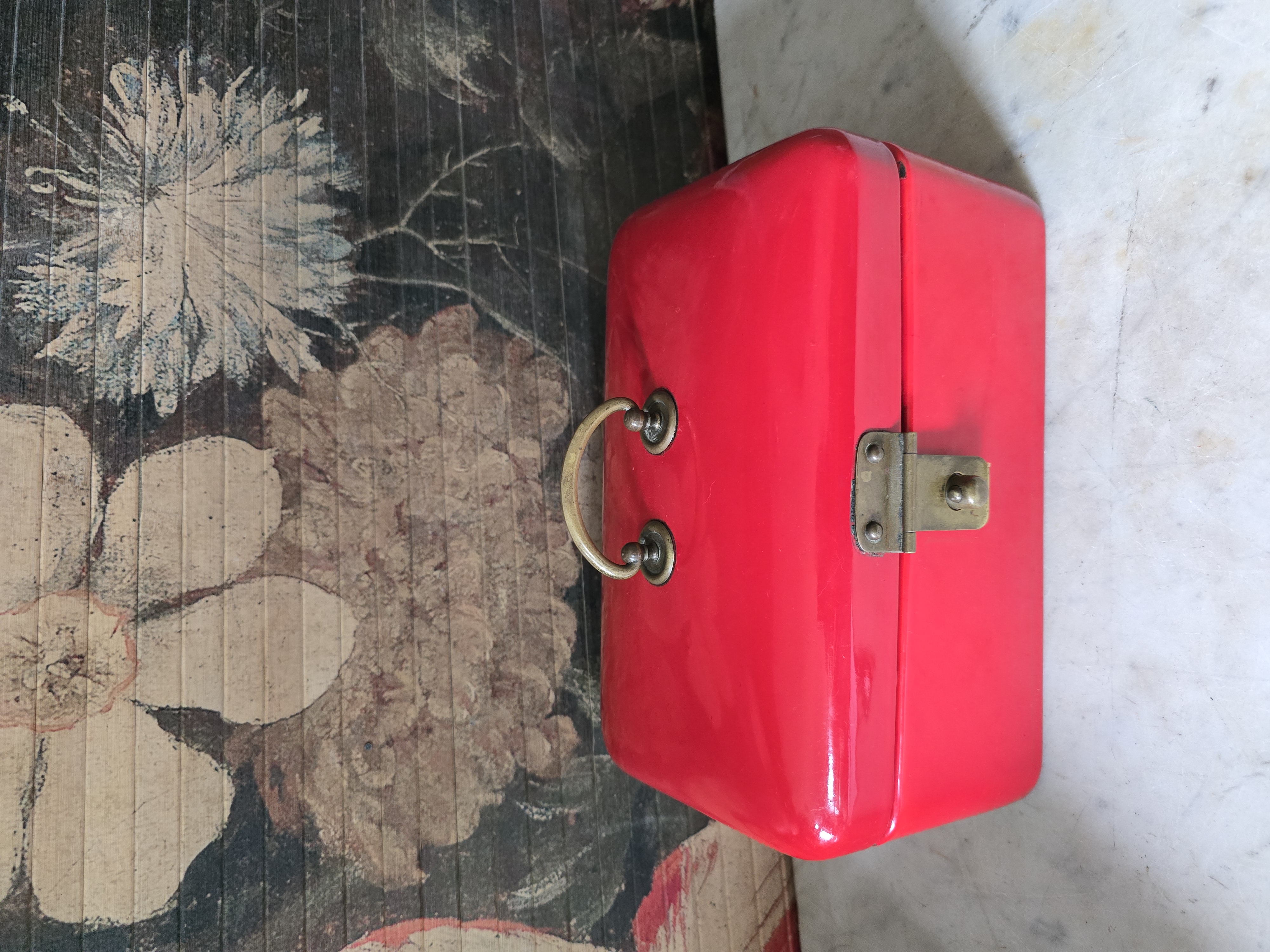 Rood emaille beschuit trommeltje 