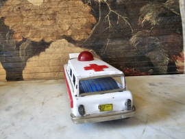 Oud blikken ambulance
