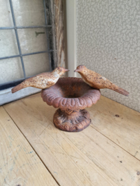 Antiek gietijzeren vogelbadje vogeltjes