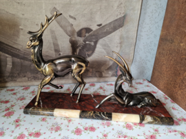 Art deco schouwstuk herten op marmer