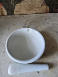 Wit porseleinen vijzel