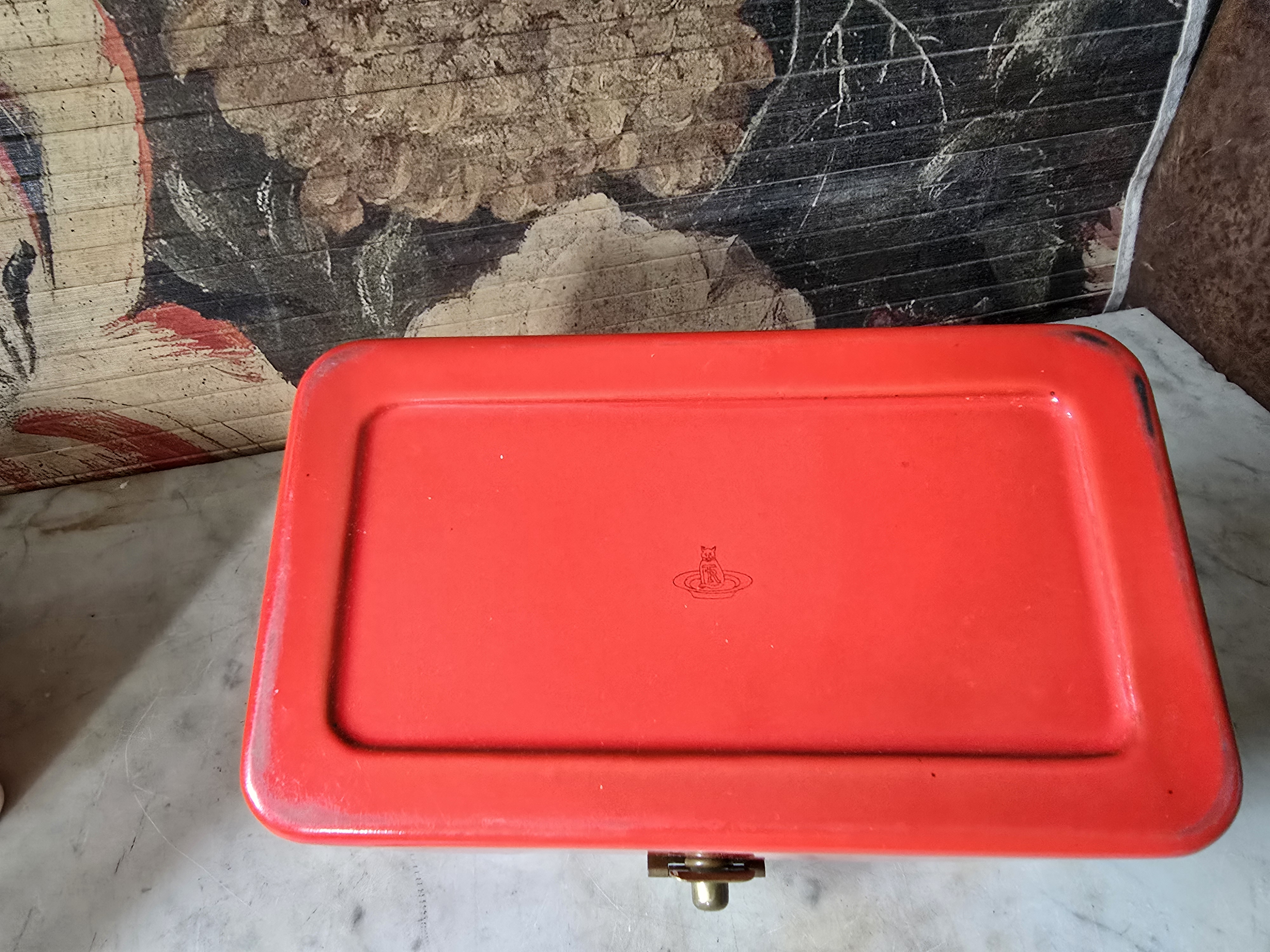 Rood emaille beschuit trommeltje 