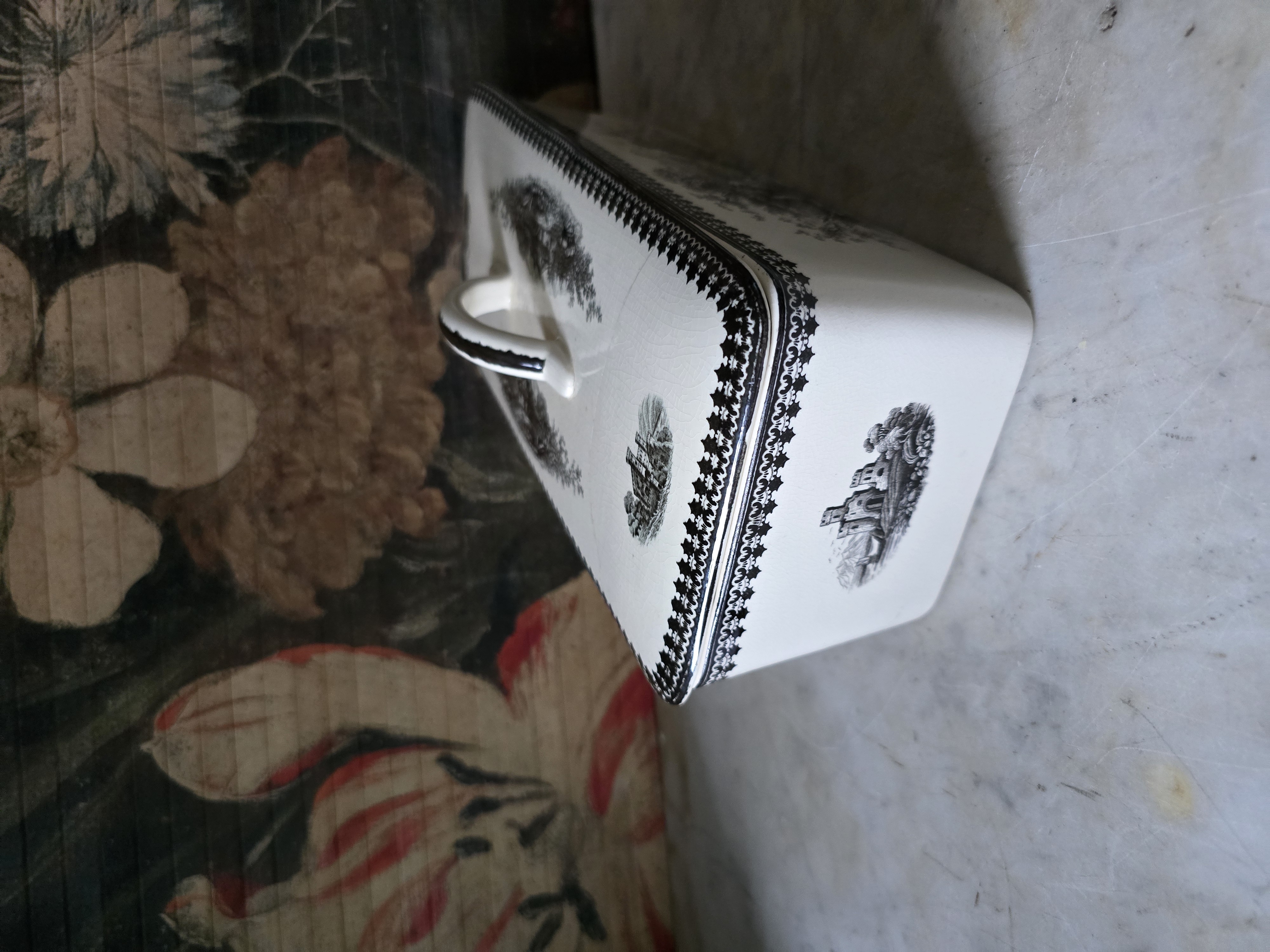 Antiek porseleinen cakedoos Villeroy&boch Mettlach