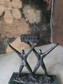 Bronzen beeld connexxion