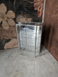 Oud glazen pronkkastje vitrinekastje