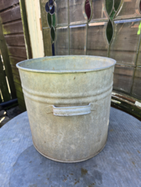 Oude zinken ton