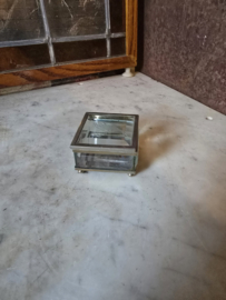 Oud glazen pronk doosje nr1