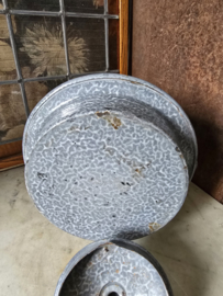 Grijs gewolkte emaille waterketel